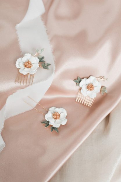 white flower hair pin and comb