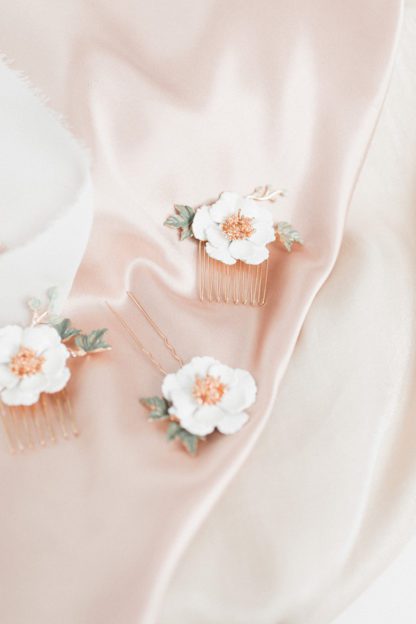 white flower hair pin and comb