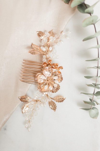 gold hair comb with metallic flowers