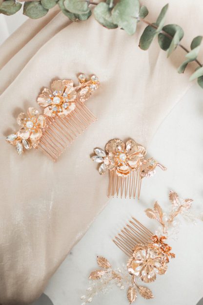 gold hair comb with metallic flowers