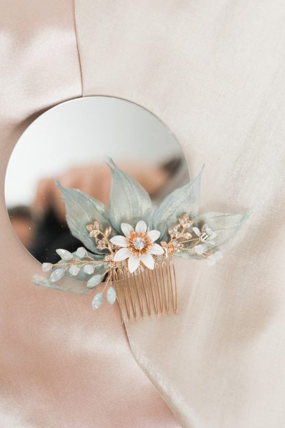 white flower and rosegold hair comb